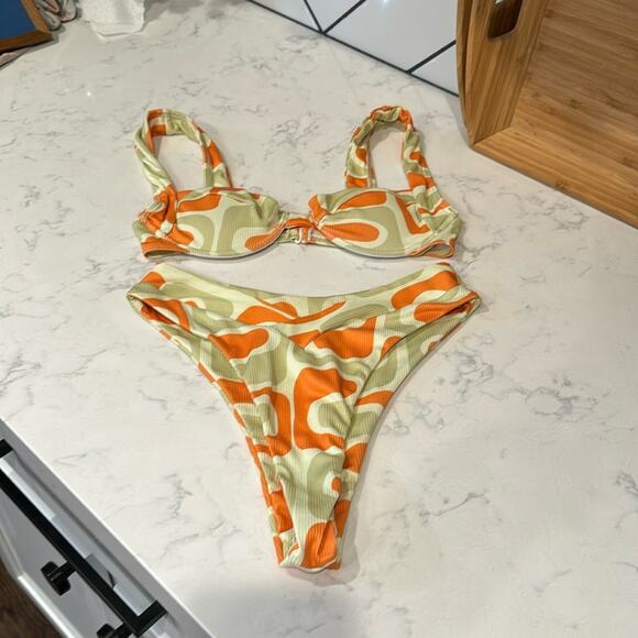 Aurelle LUCI FULL SET eye-catching array of color, by the flattering cut size XS - Picture 1 of 7